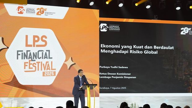 Ketua Dewan Komisioner Lembaga Penjamin Simpanan (LPS), Purbaya Yudhi Sadewa, di acara LPS Financial Festival 2025 di Surabaya
