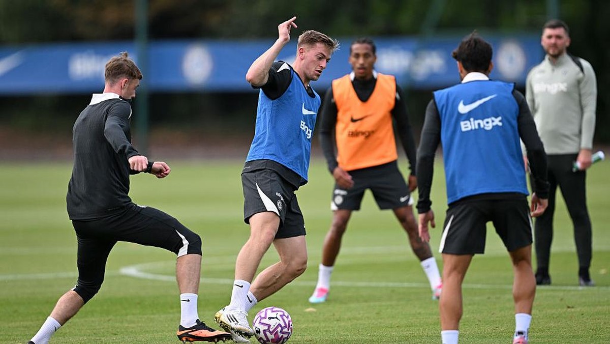 Para pemain Chelsea di lapangan latihan Cobham. Foto: Chelsea FC via Getty Images/Darren Walsh