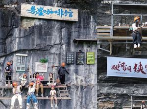 Menantang Maut! Kafe di China Viral dengan Berlokasi di Pinggir Tebing Menantang Maut! Kafe di China Viral dengan Berlokasi di Pinggir Tebing