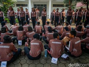 Mengintip Persiapan Paskibraka Nasional Jelang HUT Ke-80 RI di Cibubur Mengintip Persiapan Paskibraka Nasional Jelang HUT Ke-80 RI di Cibubur
