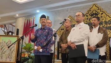 Mensos Coret 228 Ribu Penerima Bansos Main Judi Online