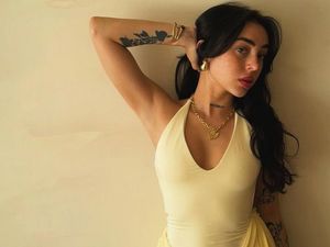 Ini Nicki Nicole, Cewek yang Kepergok Digandeng Lamine Yamal di Klub Ini Nicki Nicole, Cewek yang Kepergok Digandeng Lamine Yamal di Klub