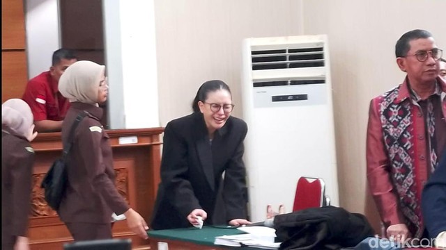 Update Informasi Selebriti InsertLive : Momen Haru Saat Nikita Mirzani Bertemu dengan Sang Anak Bungsu