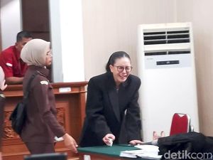 Saat Nikita Mirzani Histeris Mau Sidang Tetap Dilanjut, tapi Diminta Hakim ke RS Saat Nikita Mirzani Histeris Mau Sidang Tetap Dilanjut, tapi Diminta Hakim ke RS