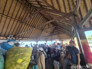 Penyeberangan Sanur-Nusa Penida Ditutup, Pelabuhan Kusamba Dipadati Penumpang Penyeberangan Sanur-Nusa Penida Ditutup, Pelabuhan Kusamba Dipadati Penumpang
