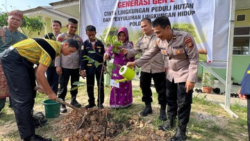 SMA di Pekanbaru Dukung Penanaman Pohon: Aksi Kecil tapi Berdampak Besar