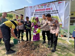 SMA di Pekanbaru Dukung Penanaman Pohon: Aksi Kecil tapi Berdampak Besar