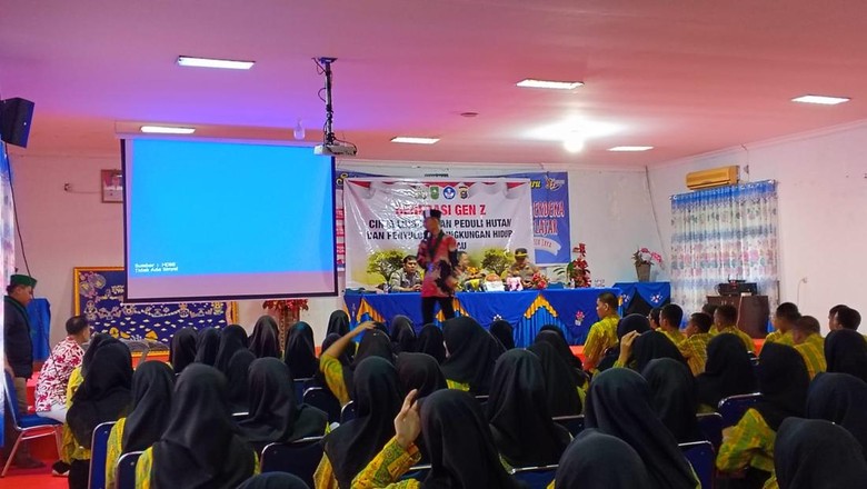 Kolaborasi Polisi dan Mahasiswa Riau Tanam Kesadaran Gen-Z Jaga Lingkungan