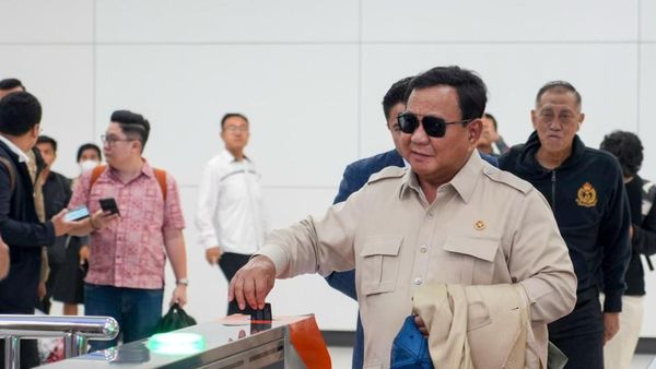 Saat Prabowo Subianto Naik Whoosh 2 Hari Beruntun