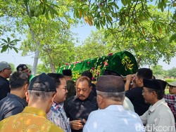 Ibunda Wawali Surabaya Armuji Meninggal karena Sirosis dan Komplikasi