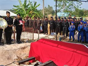 Kapolri Beri Kenaikan Pangkat Luar Biasa ke Polisi Riau Pahlawan Karhutla Kapolri Beri Kenaikan Pangkat Luar Biasa ke Polisi Riau Pahlawan Karhutla