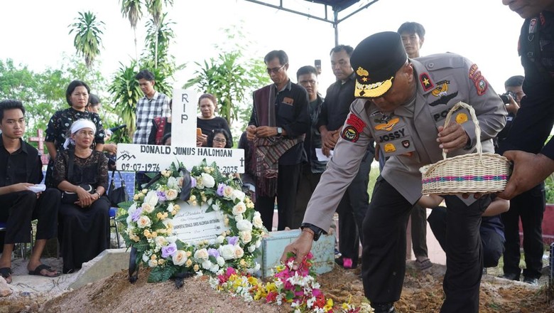 Iptu (Anm) Donald Pahlawan 'Karhutla' Riau Dimakamkan Secara Kedinasan