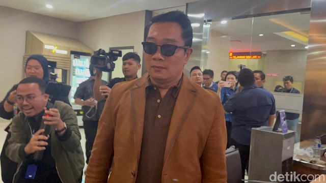 Update Informasi Selebriti InsertLive : Jalani Tes DNA Anak Lisa Mariana, Ridwan Kamil: Mudah-mudahan...