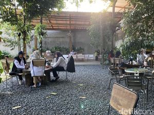Suara Pengusaha Kafe Sukabumi soal Wacana Royalti Lagu Suara Pengusaha Kafe Sukabumi soal Wacana Royalti Lagu