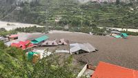 Tanah Longsor dan Banjir Luluhlantakkan Kota Himalaya India