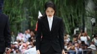 Tertunduk, Mantan Ibu Negara Korsel Diselidiki Kasus Hadiah Mewah