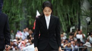 Tertunduk, Mantan Ibu Negara Korsel Diselidiki Kasus Hadiah Mewah