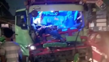 Truk Kecelakaan di Ciputat, Lebak Bulus Lumpuh Seketika!