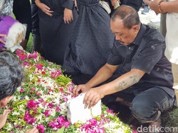 Ibunda Wakil Wali Kota Surabaya Armuji Meninggal Dunia