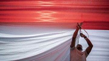 Warga Padalarang Hias Kampung dengan Kain Merah Putih Sepanjang 100 Meter