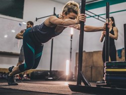 4 Perbedaan Hyrox dan CrossFit, Variasi Ngegym yang Sama-sama Ngehits