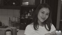 Aaliyah Massaid Kenalkan Anak di Ultah Mendiang Adjie Massaid