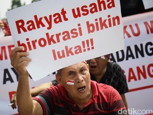 Aksi Pedagang Pasar Barito Tolak Penggusuran Aksi Pedagang Pasar Barito Tolak Penggusuran
