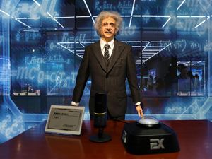 China Buka Toko Robot, Jual Robot Einstein dan Pelayan Ganteng China Buka Toko Robot, Jual Robot Einstein dan Pelayan Ganteng