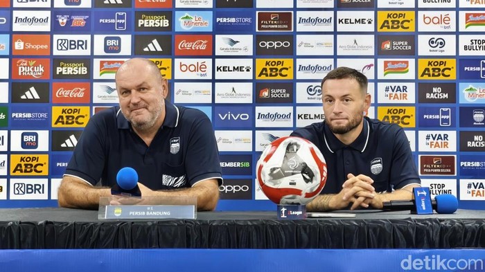 Bojan Hodak dan Marc Klok.
