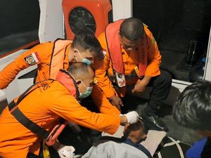 Kapal Nelayan Tenggelam di Rote Ndao, 2 Orang Selamat-5 Hilang Kapal Nelayan Tenggelam di Rote Ndao, 2 Orang Selamat-5 Hilang