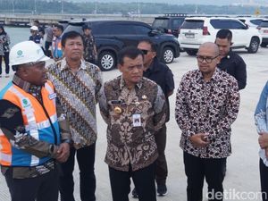 Pelabuhan Batang Siap Beroperasi, Luthfi Yakin Biaya Logistik KITB Jadi Efisien Pelabuhan Batang Siap Beroperasi, Luthfi Yakin Biaya Logistik KITB Jadi Efisien