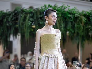 Foto Ivan Gunawan Hadirkan Nusanova, Busana Mewah Angkat Wastra Nusantara Foto Ivan Gunawan Hadirkan Nusanova, Busana Mewah Angkat Wastra Nusantara