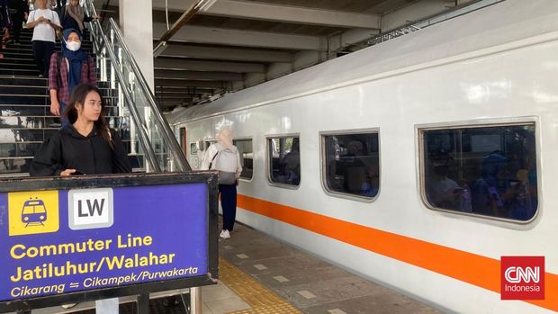Jakarta-Bandung bisa ditempuh hanya dengan ongkos Rp17 ribu naik kereta.