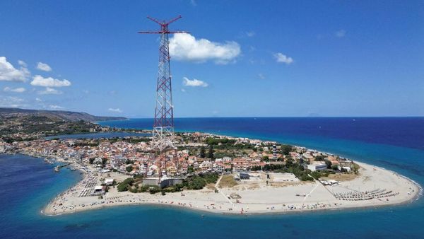 Potret Lokasi Pembangunan Jembatan Gantung Penghubung Sisilia-Italia