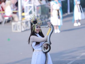 Jember Fashion Carnaval 2025 Dibuka dengan Penampilan Parade Satwa Jember Fashion Carnaval 2025 Dibuka dengan Penampilan Parade Satwa