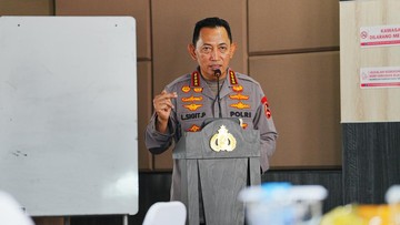 Kapolri Cek Karhutla di Kalbar: Titik Api Turun, Modifikasi Cuaca Berhasil