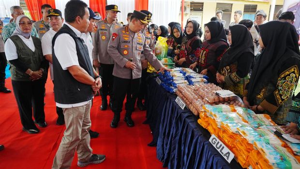 Kapolri di Gerakan Pangan Murah di Kalbar