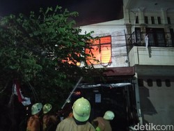 Kios Buah di Cirebon Kebakaran, 4 Mobil Damkar Dikerahkan