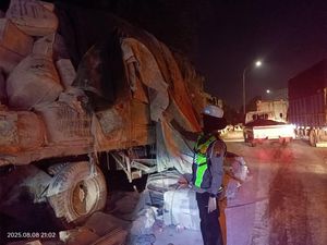 Polisi Ungkap Detik-detik Laka Karambol 6 Kendaraan di Tol Gayamsari Semarang