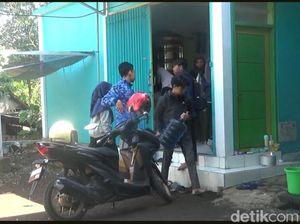 Kesaksian Mahasiswa KKN, Motornya Hilang Usai Kantor Desa di Lumajang Dibobol Kesaksian Mahasiswa KKN, Motornya Hilang Usai Kantor Desa di Lumajang Dibobol