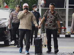 Video: Bupati Koltim Abdul Azis Tiba di KPK Usai Ditangkap di Sulsel