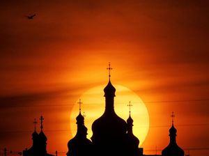 Panorama Senja Membalut Biara Kyiv-Pechersk Lavra
