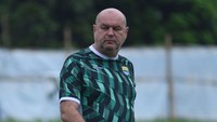 Bojan Hodak Menanti Kepastian Penundaan Laga Persib Vs Borneo FC