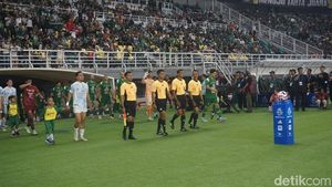 Pembukaan Super League di Stadion Gelora Bung Tomo