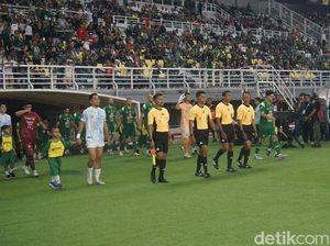 Pembukaan Super League di Stadion Gelora Bung Tomo