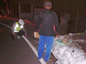 Pemotor Tak Pakai Helm Tewas Ditabrak Truk di Buleleng Pemotor Tak Pakai Helm Tewas Ditabrak Truk di Buleleng
