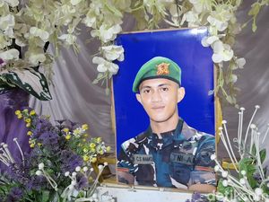Keluarga Bantah Rumor Prada Lucky Tewas Disiksa Senior karena Gay Keluarga Bantah Rumor Prada Lucky Tewas Disiksa Senior karena Gay
