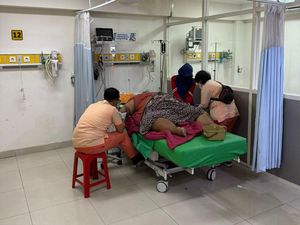 Dokter Bilang Pria Obesitas Dievakuasi Damkar Surabaya Harus Diet Dokter Bilang Pria Obesitas Dievakuasi Damkar Surabaya Harus Diet