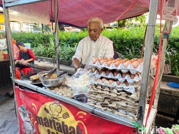 Puas Jajan Martabak Semok hingga Bacimut Pizza Viral di Stasiun Tebet
