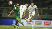 Di tengah tekanan Persebaya, PSIM memperoleh peluang bagus. Namun sayangnya peluang itu belum membuahkan hasil.